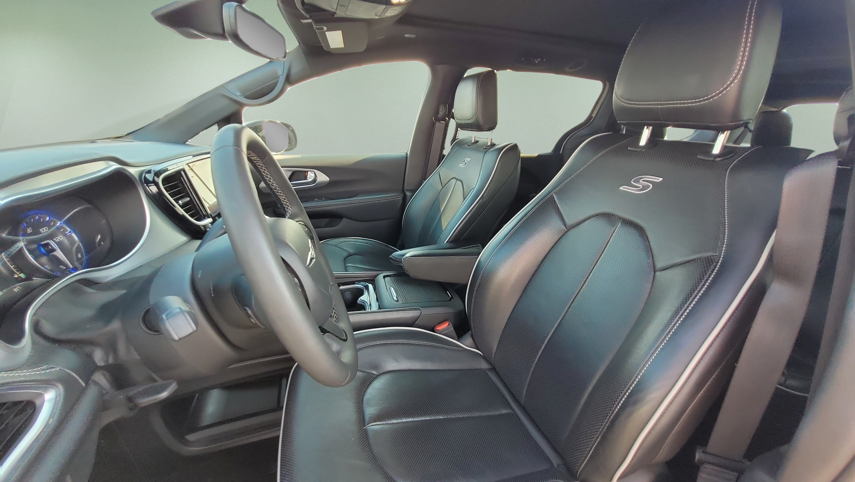 Used 2025 Chrysler Pacifica Limited FWD image 27