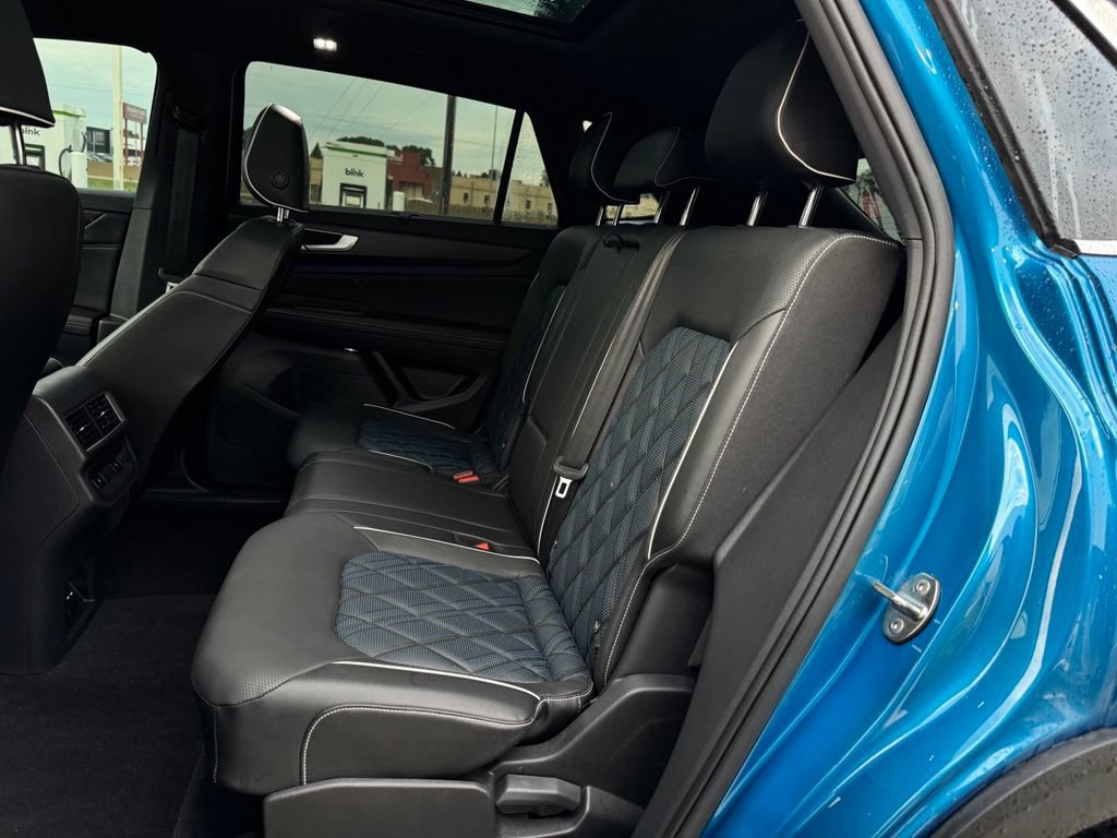 Used 2024 Volkswagen Atlas Cross Sport SEL Premium R-Line AWD/4WD image 11