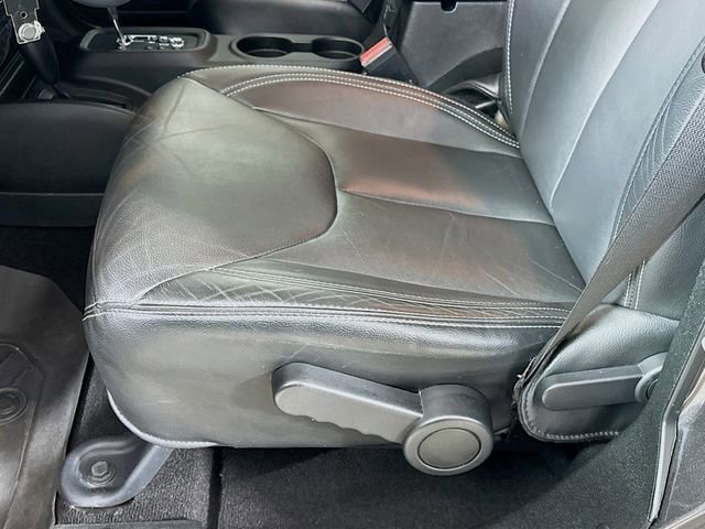 Used 2018 Jeep Wrangler Unlimited Sahara w/ Connectivity Group image 19