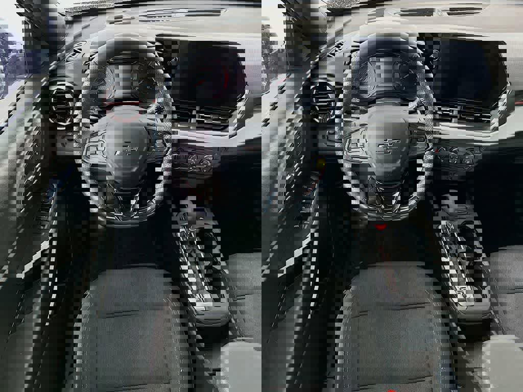 Used 2024 Chevrolet Trax RS image 13