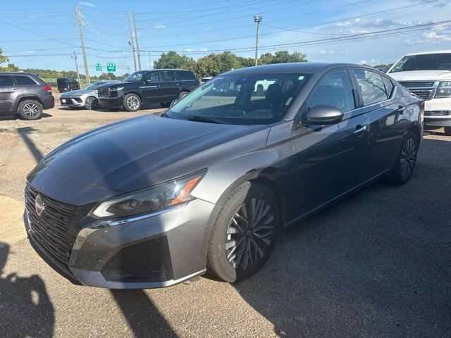 Used 2023 Nissan Altima 2.5 SV FWD image 1