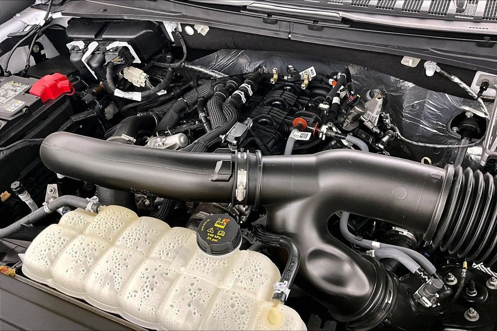 Certified 2025 Ford Expedition Active AWD/4WD image 35