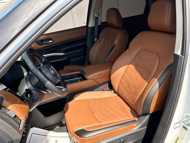Used 2025 Nissan Pathfinder Platinum FWD image 16