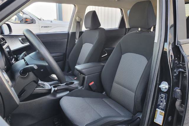 Used 2023 Kia Soul LX w/ LX Technology Package image 11