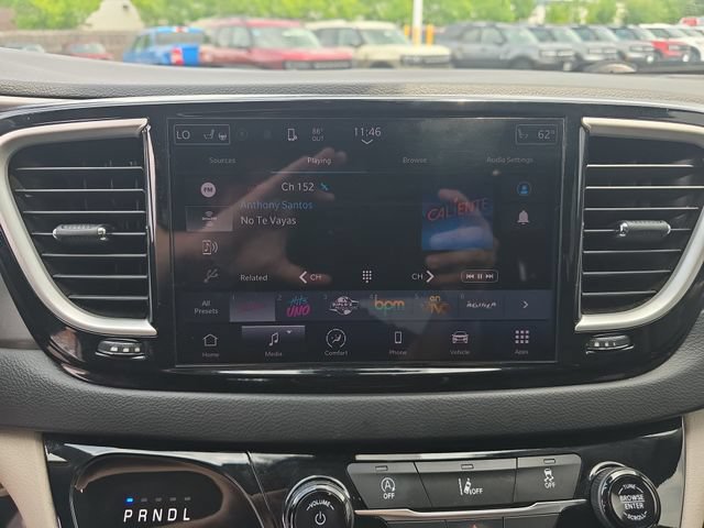 Used 2022 Chrysler Pacifica Touring-L FWD image 16