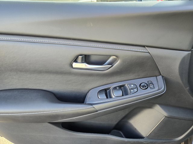 Used 2025 Nissan Sentra SV FWD image 16