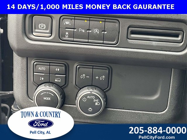 Used 2024 Chevrolet Suburban LT image 12