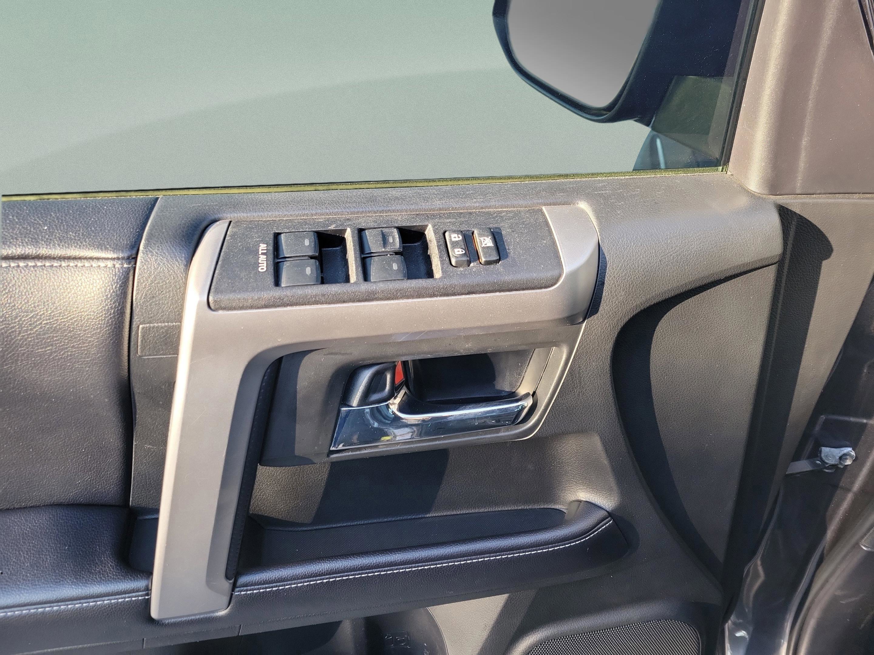 Used 2017 Toyota 4Runner SR5 Premium image 7