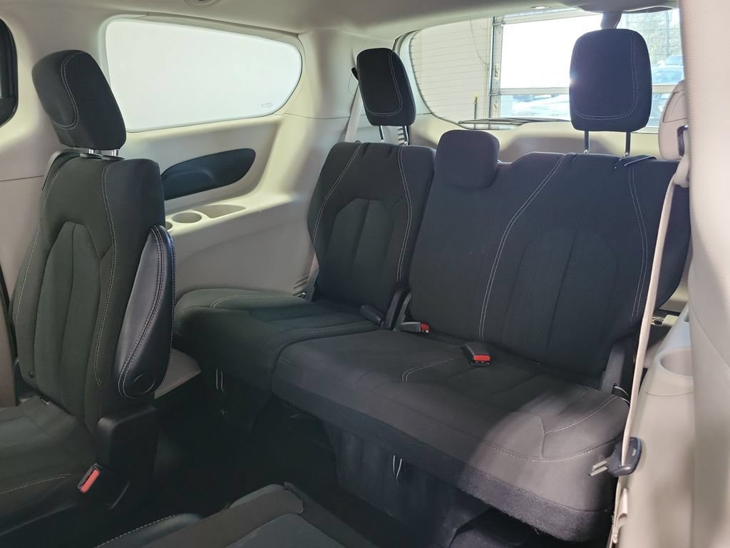 Used 2023 Chrysler Voyager LX FWD image 10
