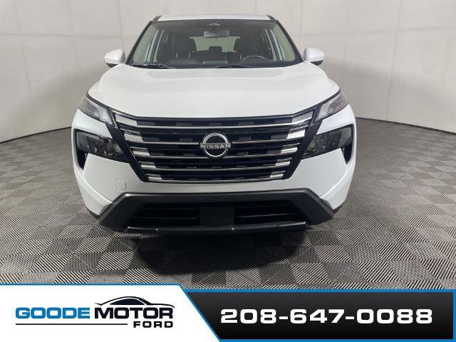 Used 2024 Nissan Rogue SV AWD/4WD image 3