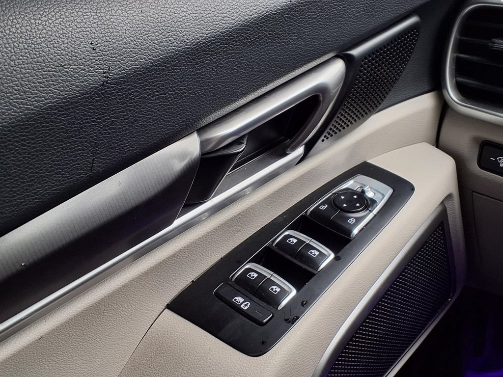 Used 2023 Kia Telluride S FWD image 23