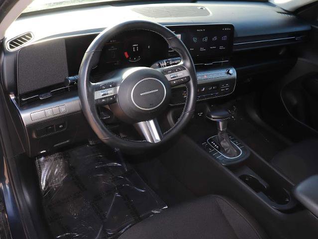 Used 2025 Hyundai Kona SEL image 2