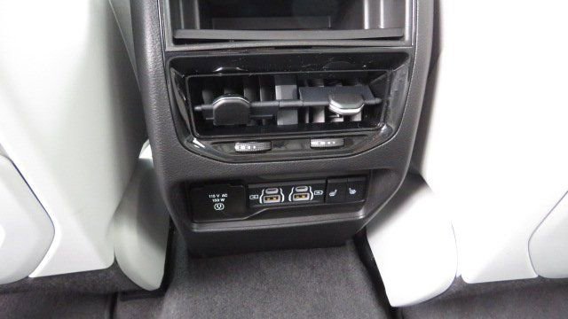 Used 2022 Jeep Grand Cherokee Overland image 16