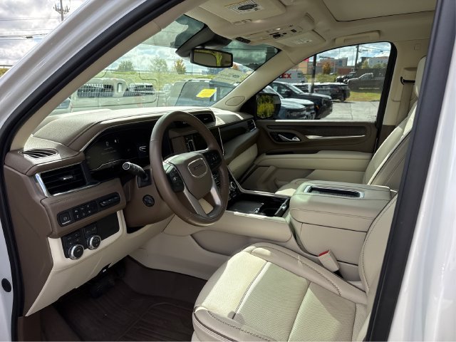 Used 2023 GMC Yukon XL Denali AWD/4WD image 11
