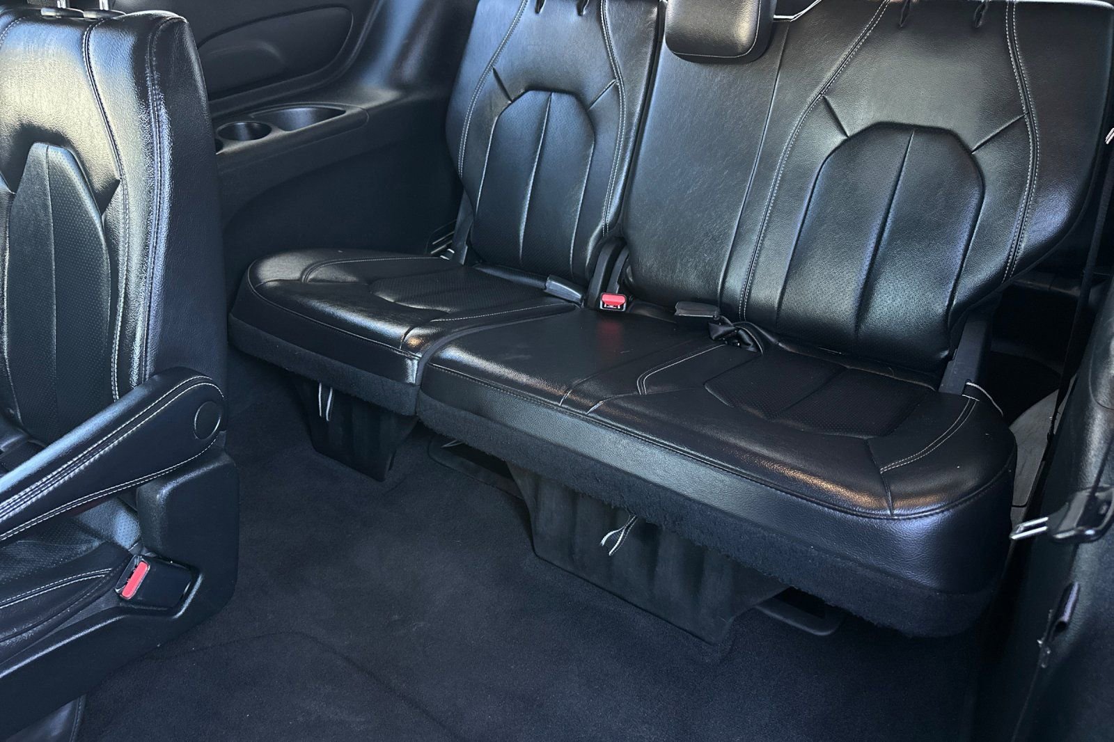 Used 2022 Chrysler Pacifica Touring-L w/ S Appearance Package image 14