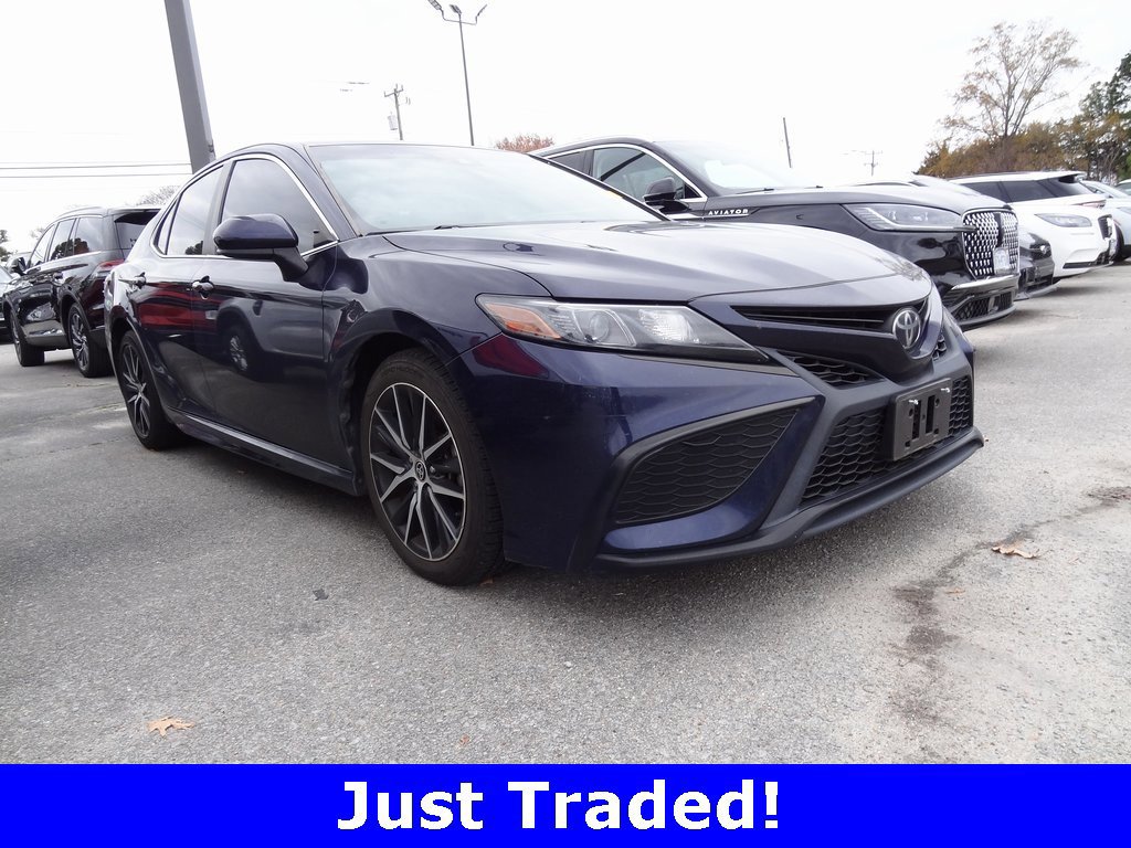 Used 2021 Toyota Camry SE image 3