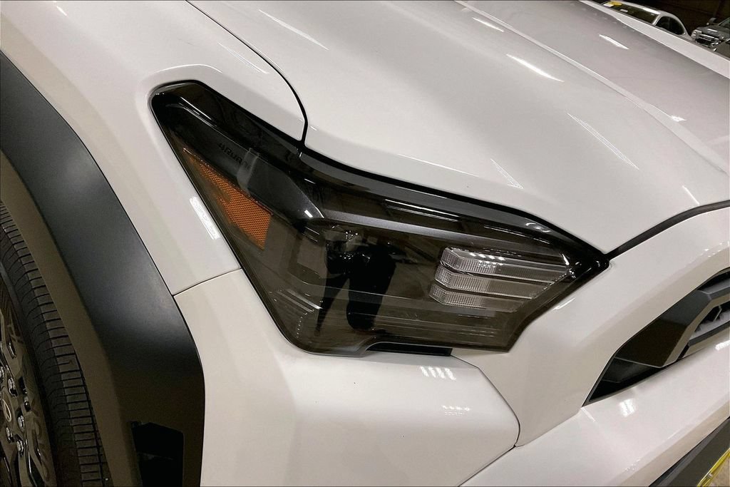 Used 2025 Toyota 4Runner SR5 AWD/4WD image 26