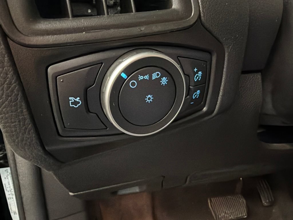 Certified 2018 Ford Focus SE w/ Cold Weather Package FWD image 23