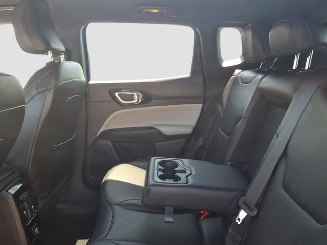 Used 2025 Jeep Compass Limited AWD/4WD image 9