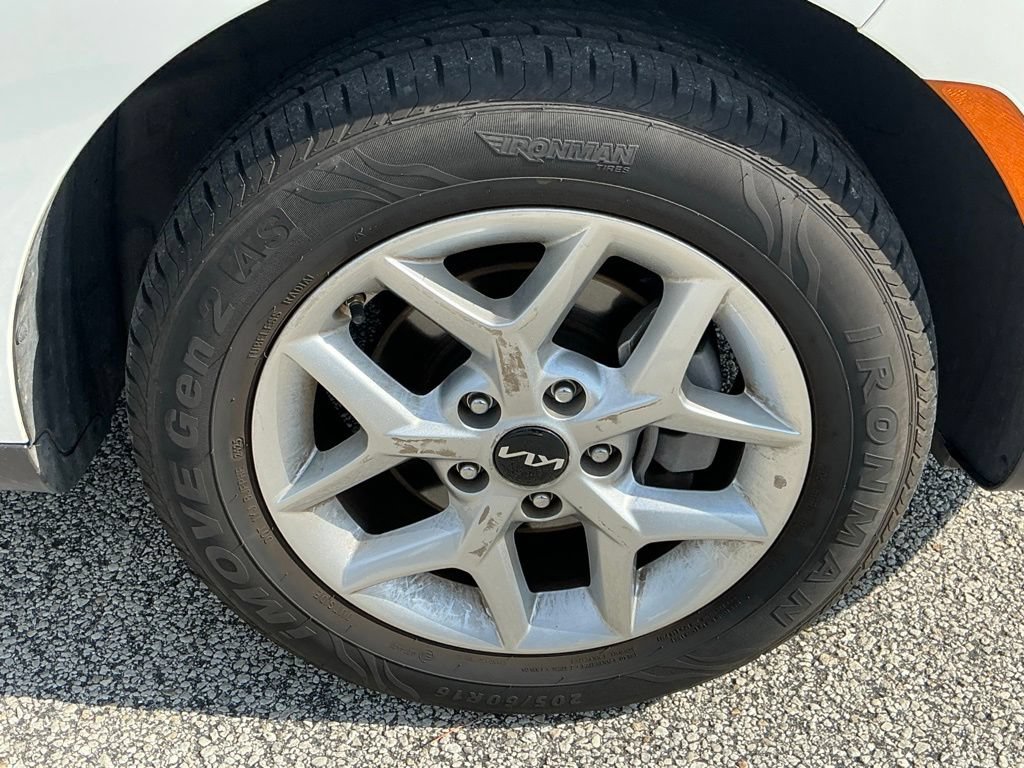 Used 2025 Kia Soul LX w/ LX Technology Package FWD image 15