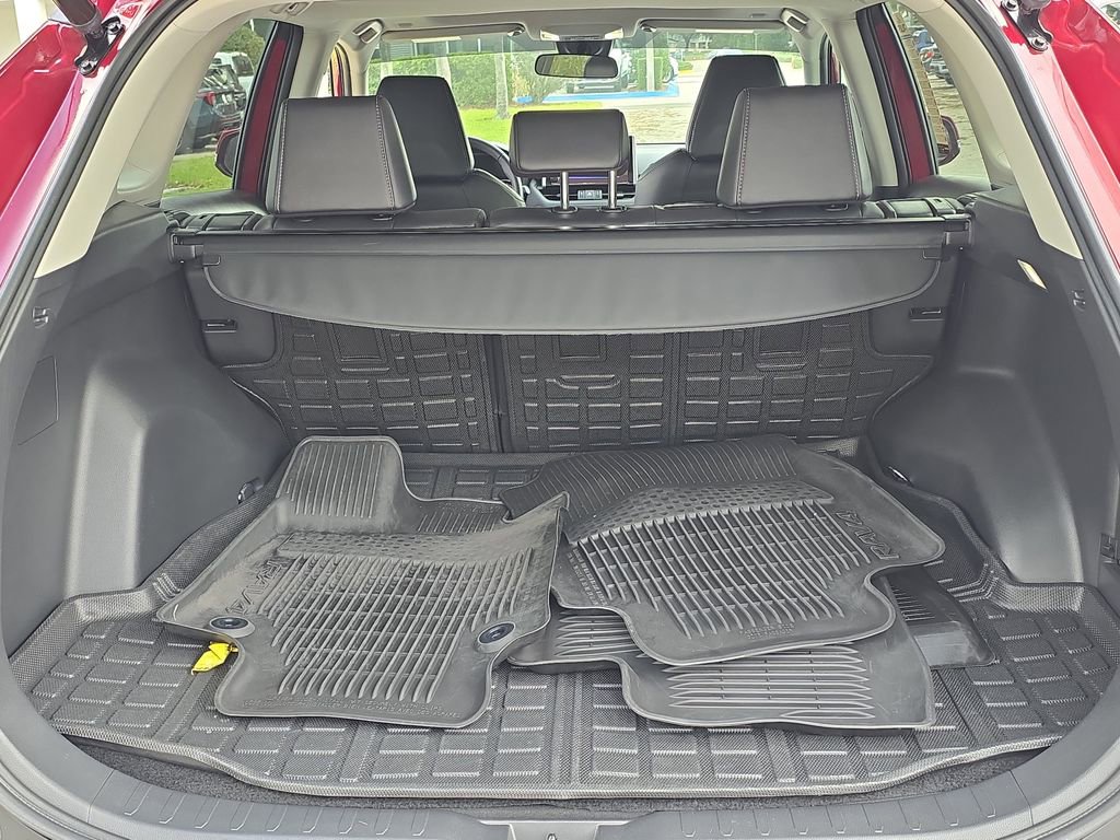 Used 2023 Toyota RAV4 XLE Premium image 8