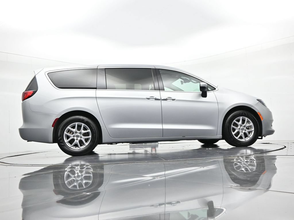 Used 2023 Chrysler Voyager LX FWD image 21