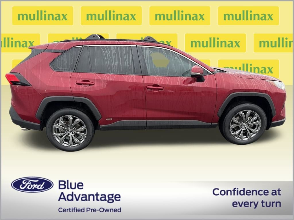 Used 2022 Toyota RAV4 XLE Premium image 2