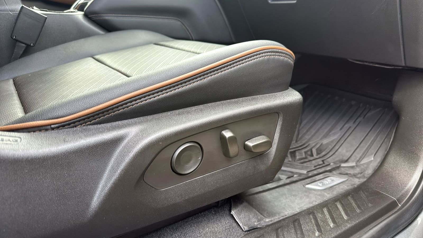 Used 2023 GMC Canyon AT4 w/ AT4 Premium Package image 23