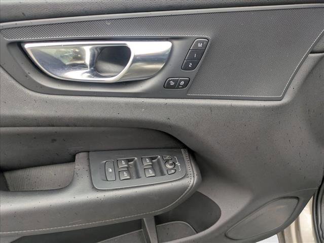 Used 2025 Volvo XC60 B5 Core image 9