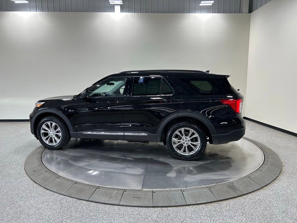 Certified 2022 Ford Explorer XLT w/ Equipment Group 202A AWD/4WD image 10