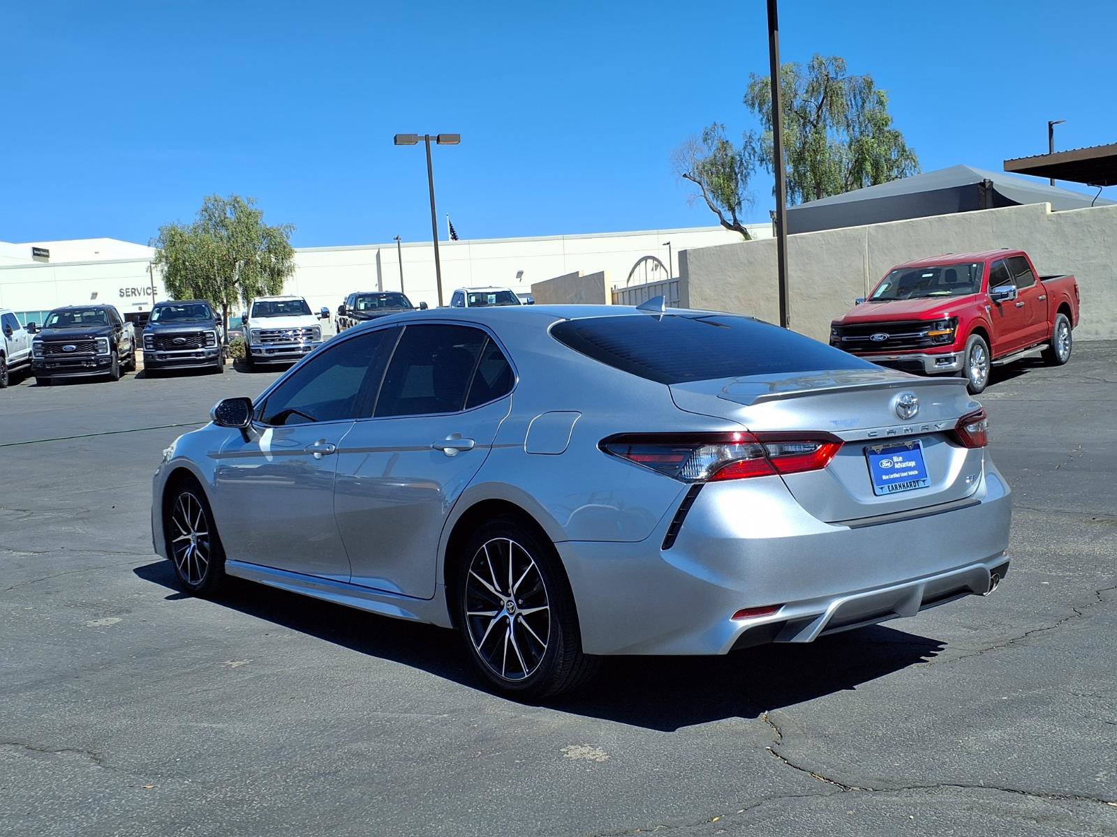 Used 2022 Toyota Camry SE w/ Convenience Package FWD image 4