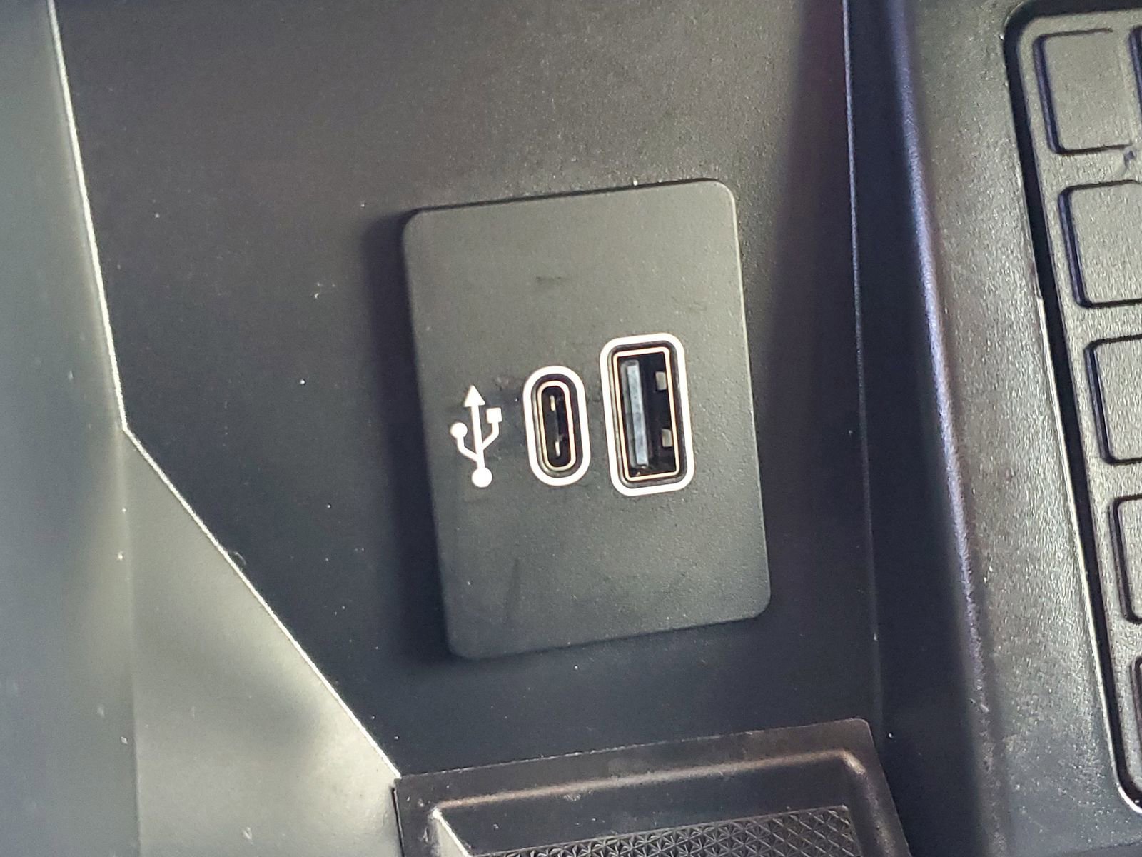 Certified 2025 Ford F150 Lariat w/ Equipment Group 501A Mid AWD/4WD image 29