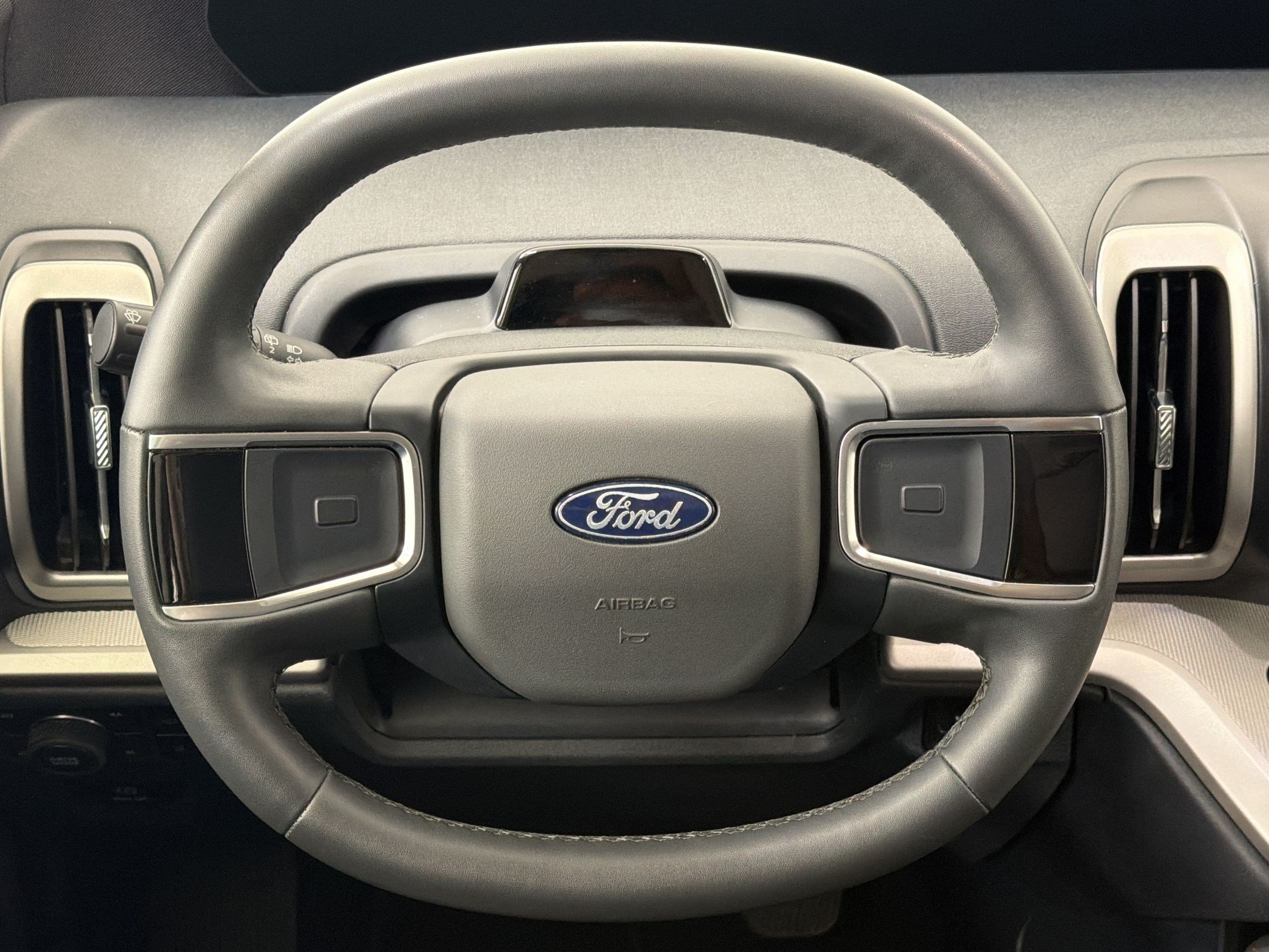 Certified 2025 Ford Expedition Active AWD/4WD image 11