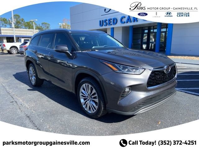Used 2023 Toyota Highlander Platinum FWD image 1