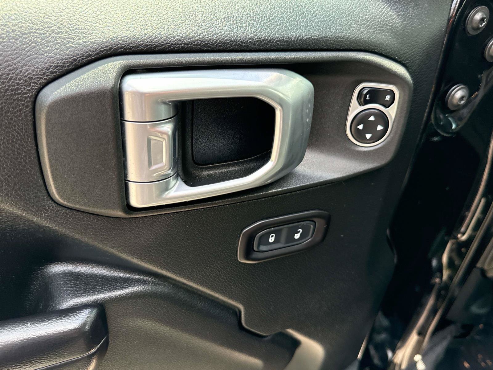 Used 2020 Jeep Wrangler Unlimited Sport S AWD/4WD image 19