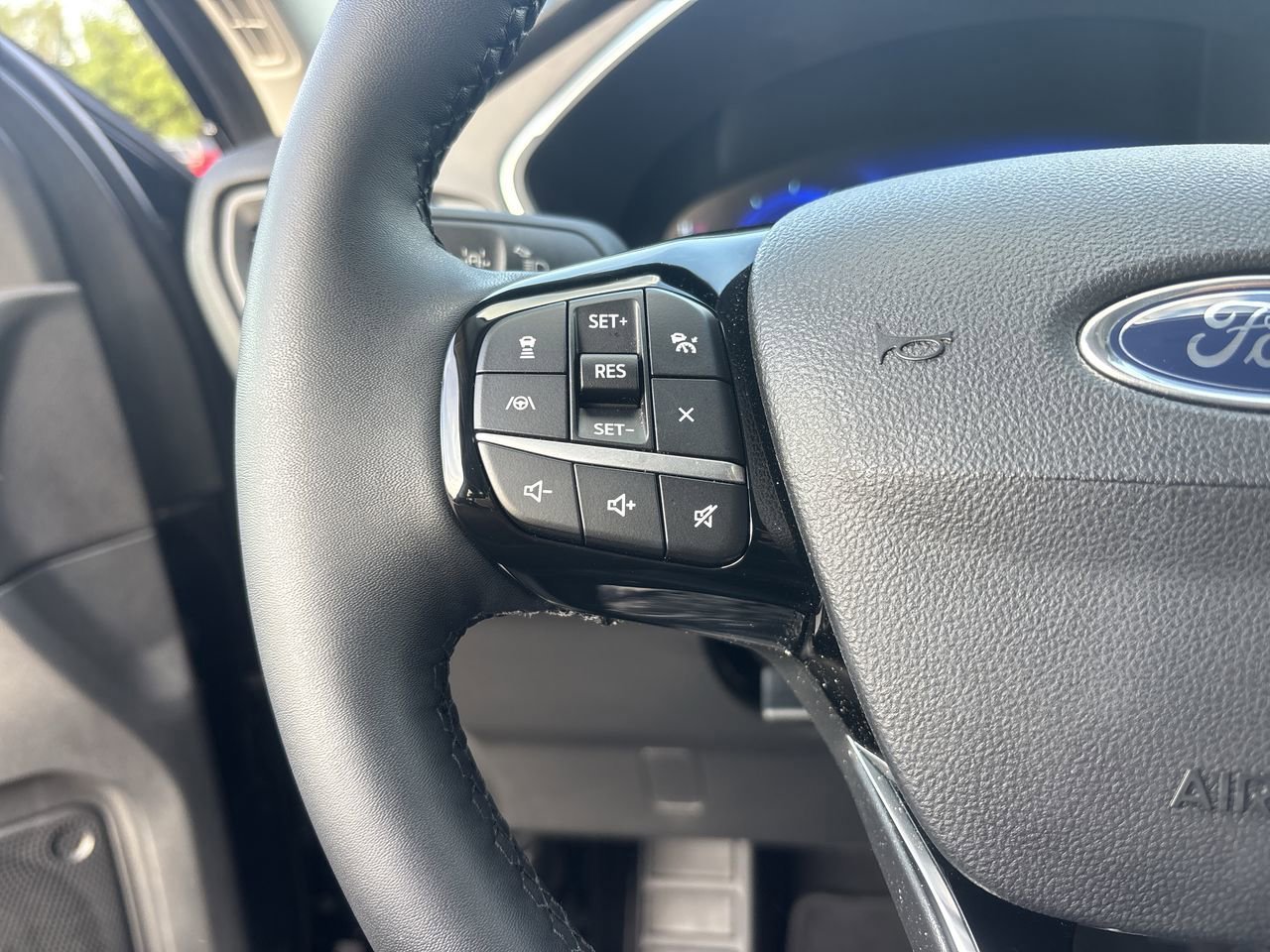 Certified 2022 Ford Escape Titanium image 28