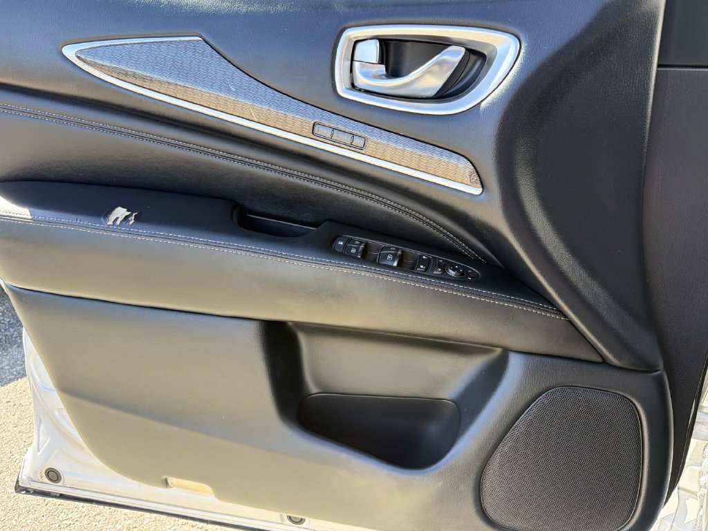 Used 2019 INFINITI QX60 Luxe w/ Essential Package FWD image 17