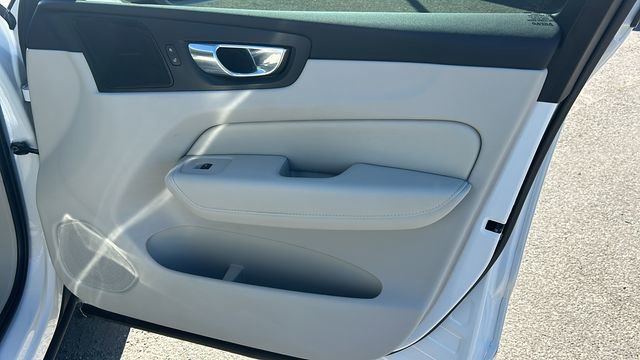 Used 2021 Volvo XC60 T5 Momentum w/ Advanced Package image 10