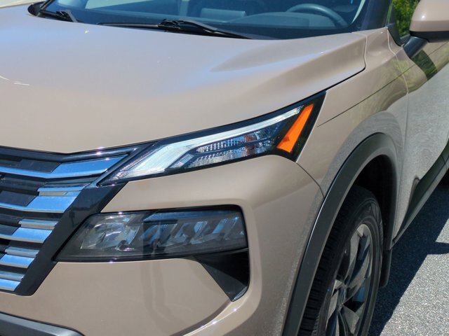 Used 2024 Nissan Rogue SV w/ SV Premium Package AWD/4WD image 10