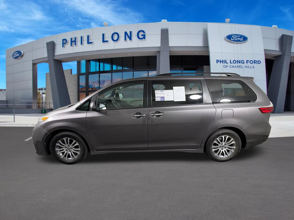 Used 2020 Toyota Sienna XLE FWD image 2