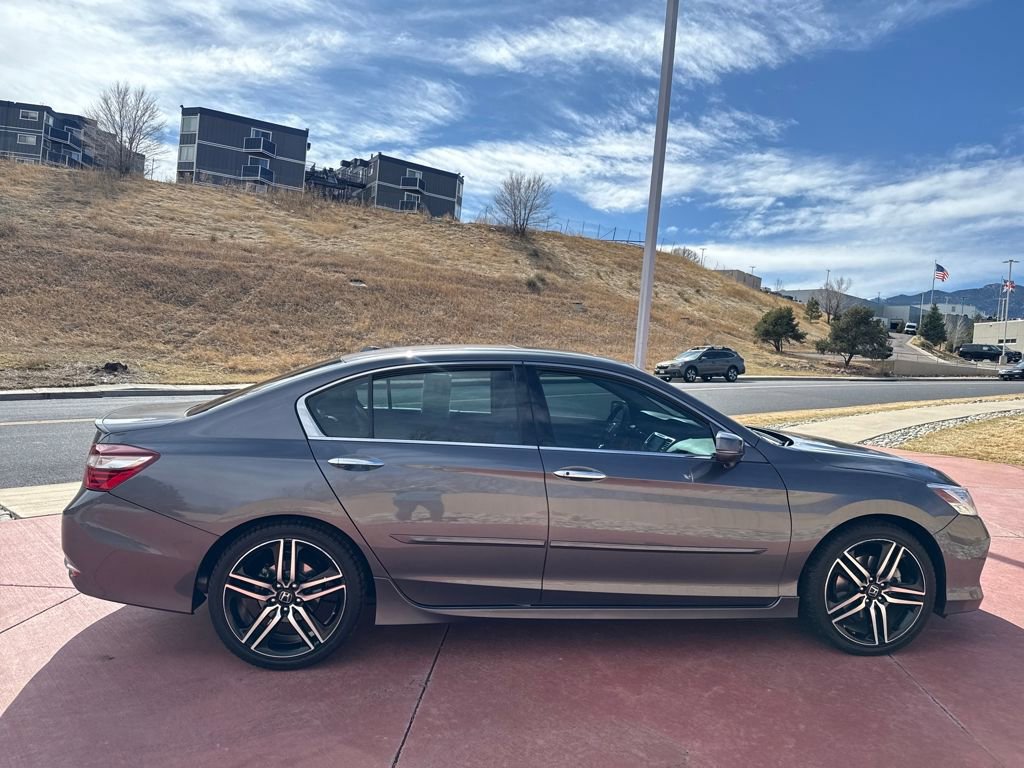 Used 2017 Honda Accord Touring image 7