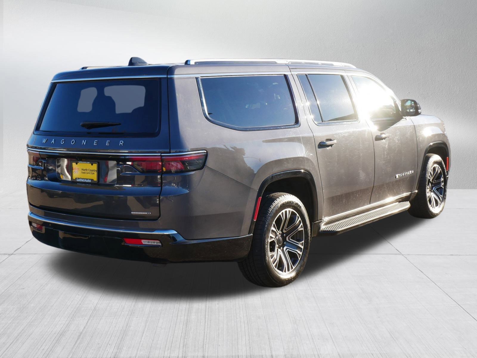 Used 2024 Jeep Wagoneer L Series II w/ Flexible Seating Group image 5