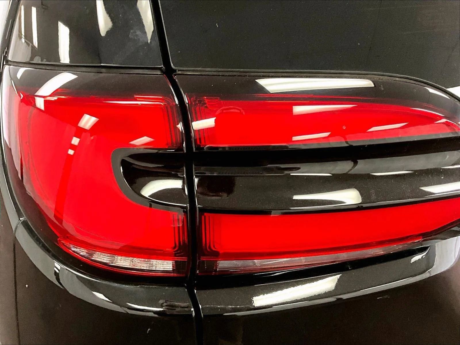 Used 2025 Chrysler Pacifica Select image 29