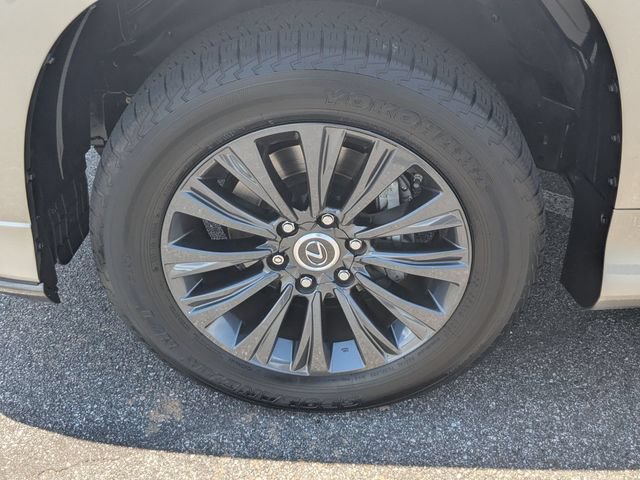 Used 2022 Lexus GX 460 Premium w/ Accessory Package AWD/4WD image 30