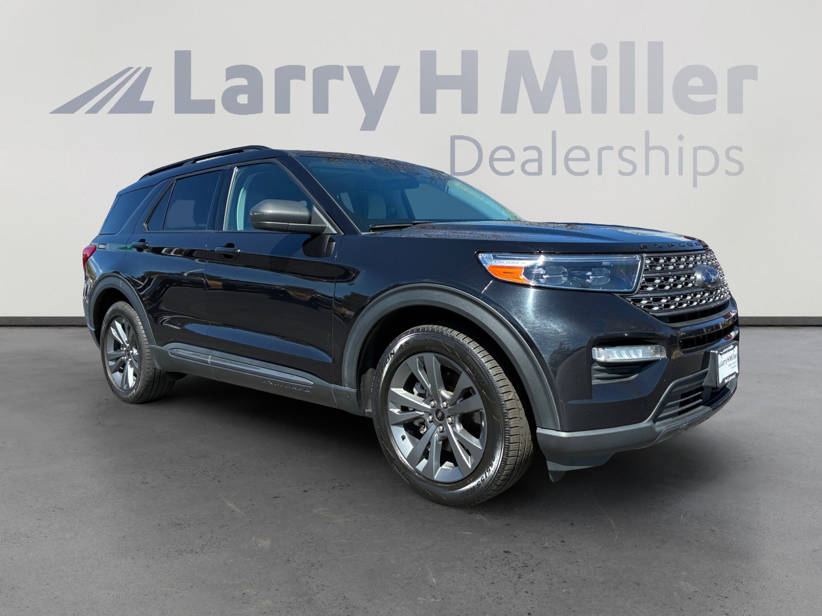 Certified 2021 Ford Explorer XLT w/ Equipment Group 202A image 7