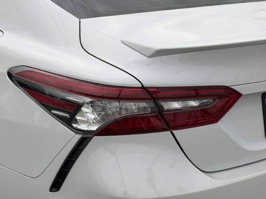 Used 2022 Toyota Camry XSE FWD image 8