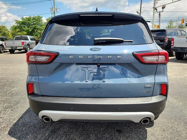Certified 2025 Ford Escape SE image 3