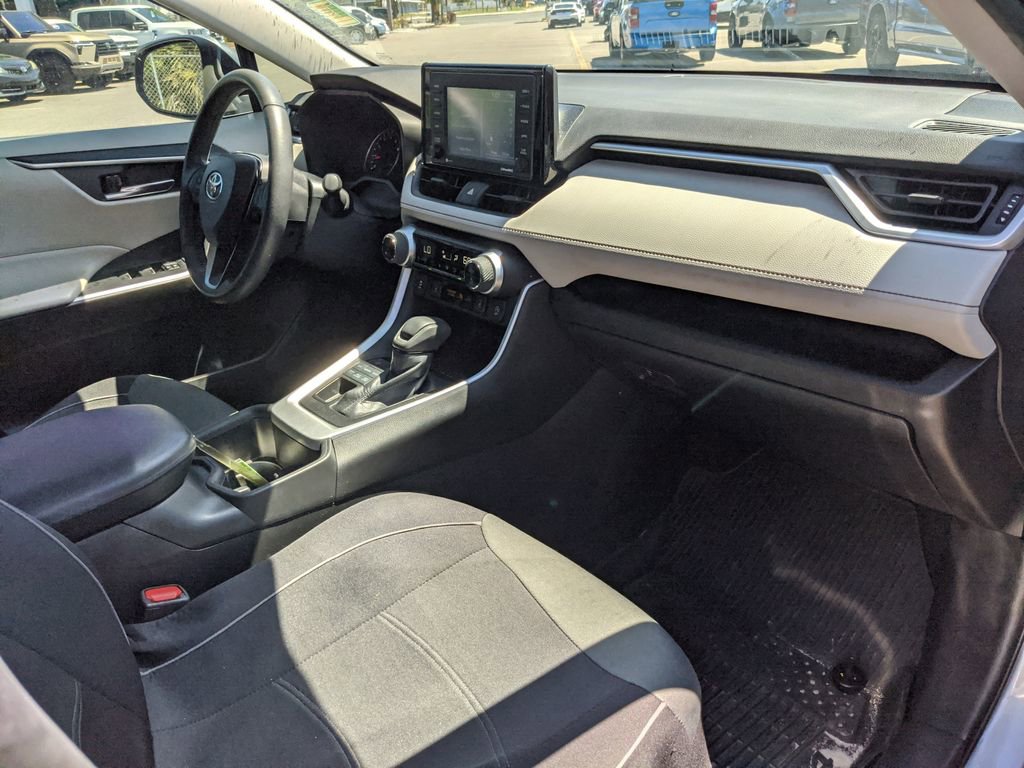 Used 2022 Toyota RAV4 XLE w/ Convenience Package image 14