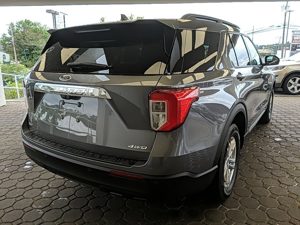 Certified 2023 Ford Explorer XLT image 3