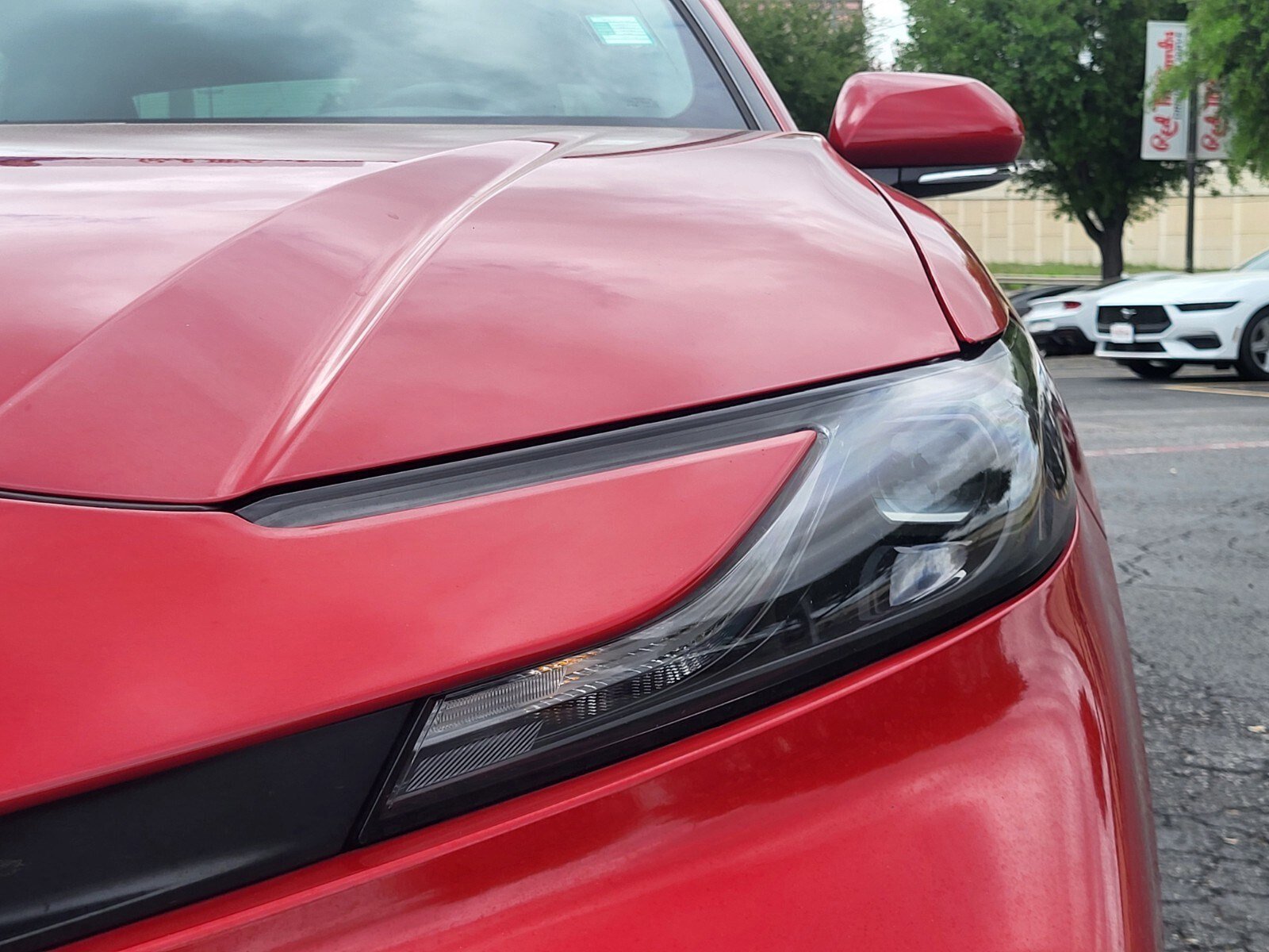 Used 2025 Toyota Camry SE w/ Convenience Package image 11